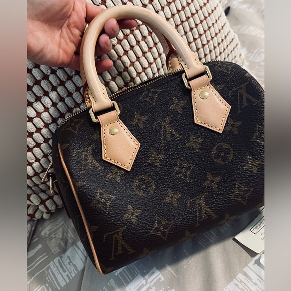 Authentic Louis Vuitton Speedy 20 Bandouliere - Picture 6 of 16